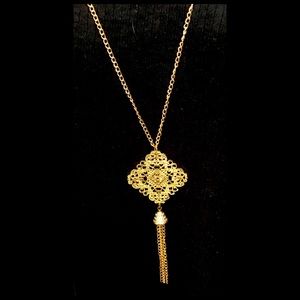 32”Adj Gold Chains & Pendant Statement Necklace